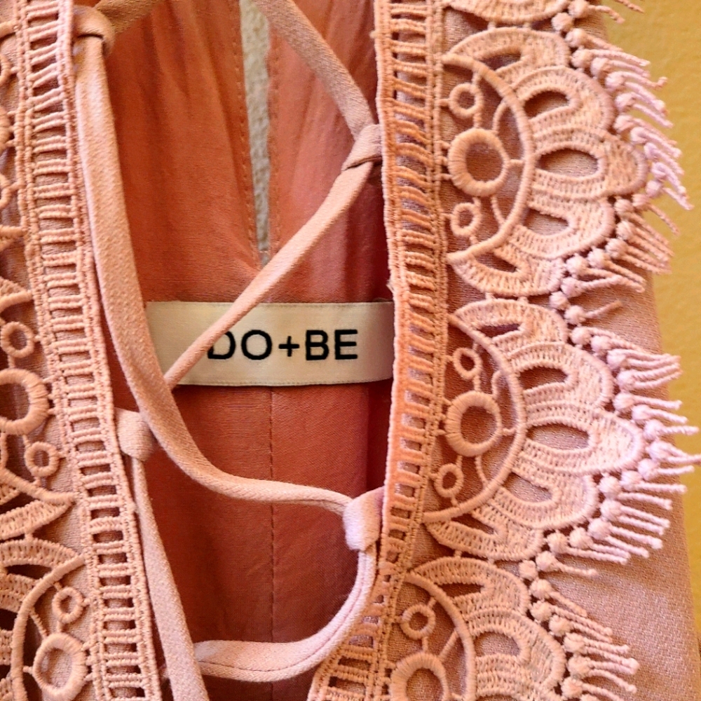 Do+Be V neck crisscross detail Mauve Top